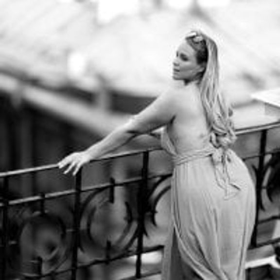 Charming_Daphny