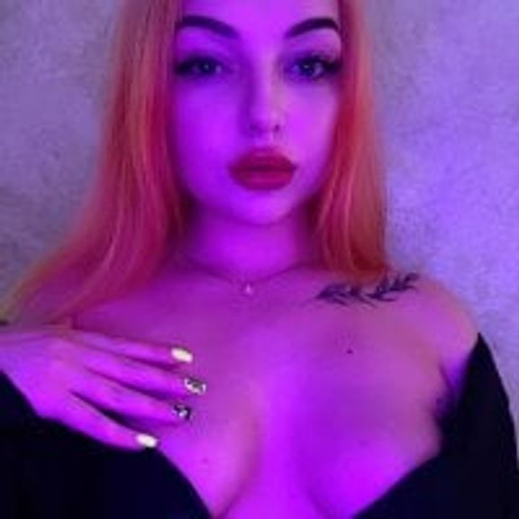 Stella__Cox