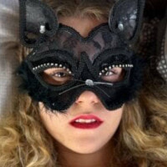 Domina_Cat