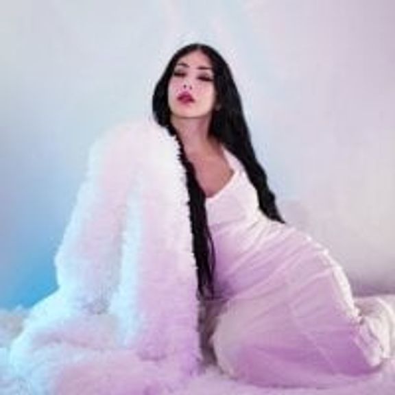 Bella_TS_