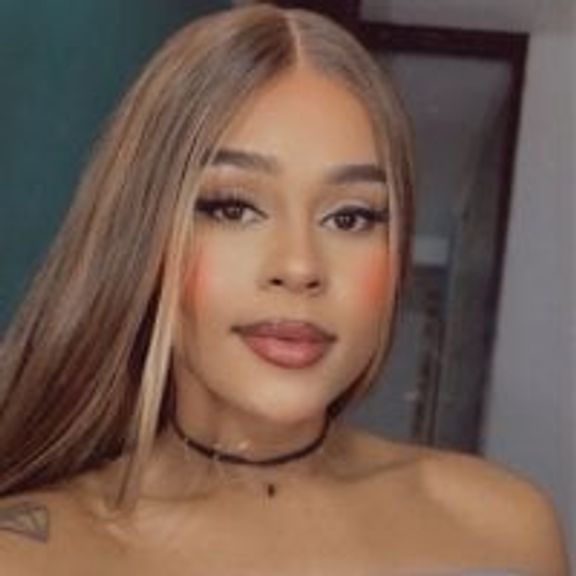 EmmaEbony_ts