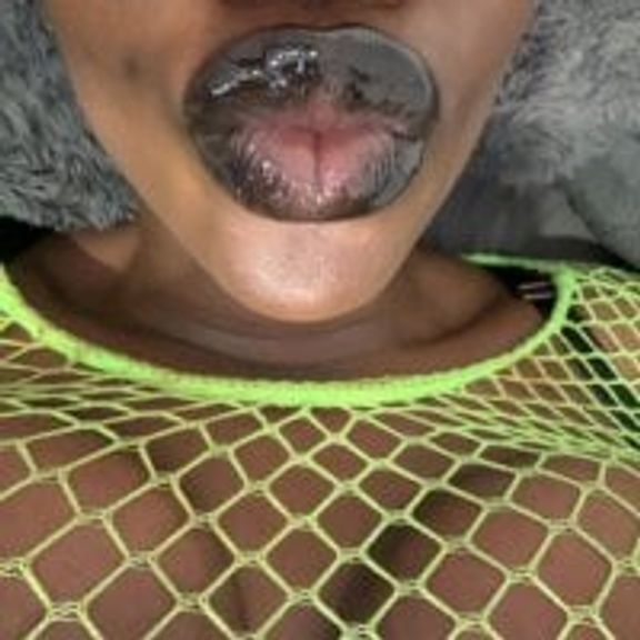 bustyblackebony
