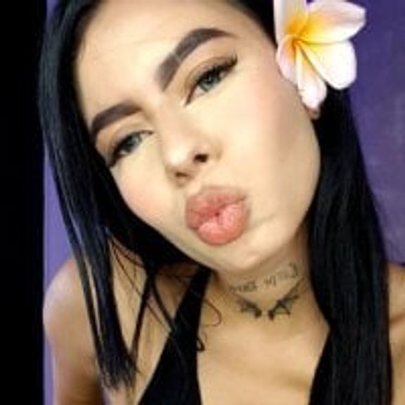 Dakota_Monroe