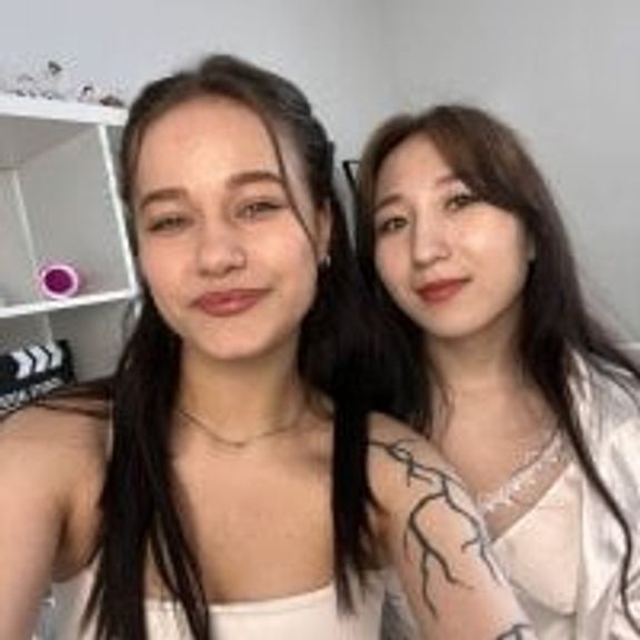 Two_cutiiees