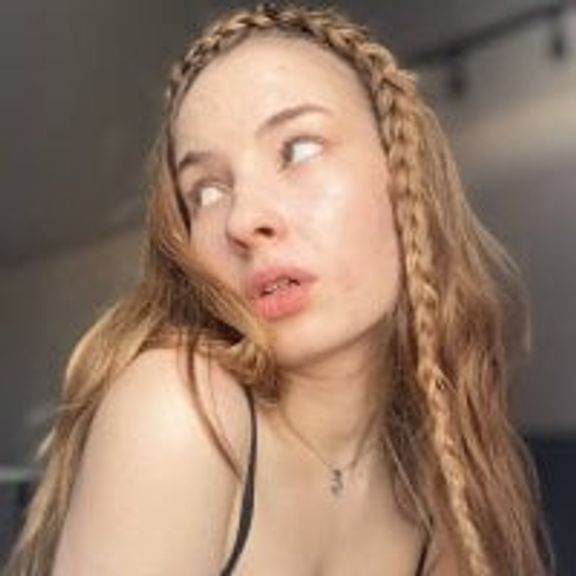 Mia_shy01