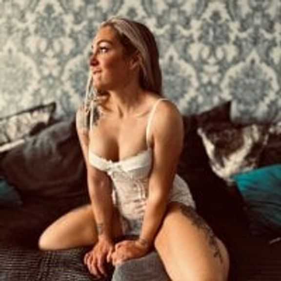 Blonde_BunnieX