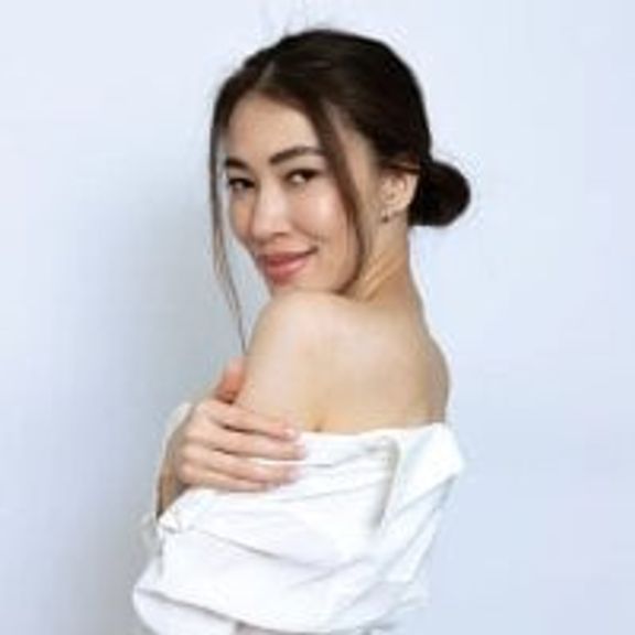 Nikoll_Lee
