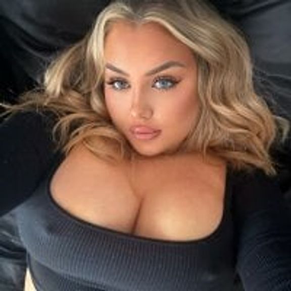 CurvyCassy22X