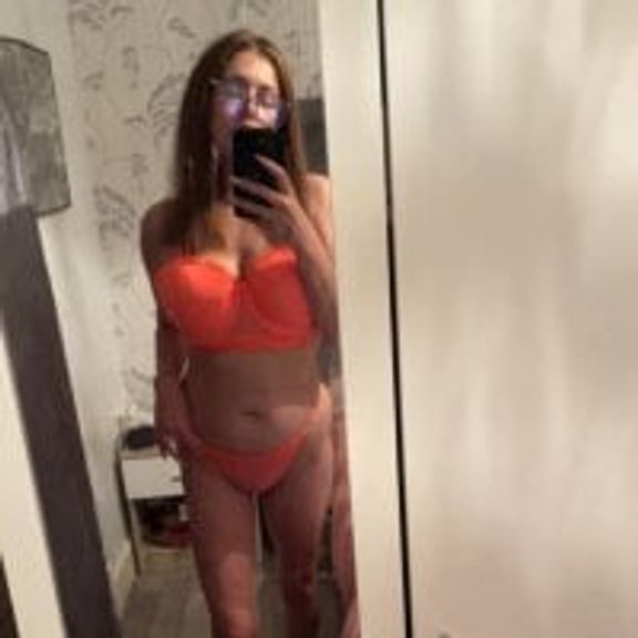 Busty-smiley-miley