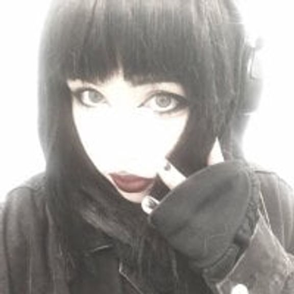 _LUCY_LAVE