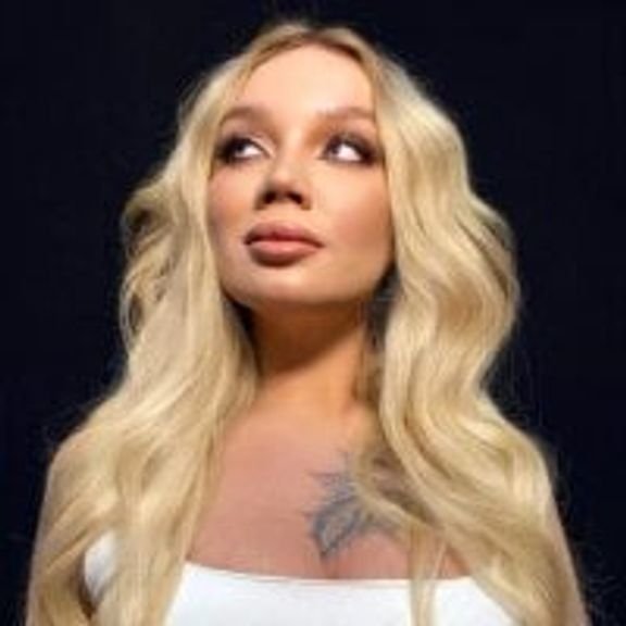 Amanda_Collins_