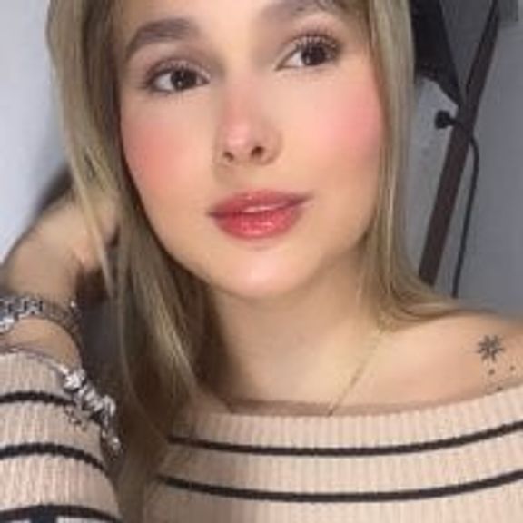Emmaa_white_