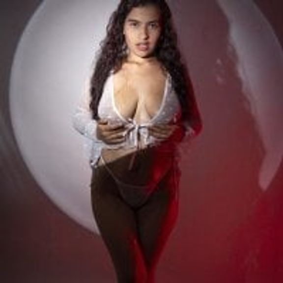 canela_bigtits