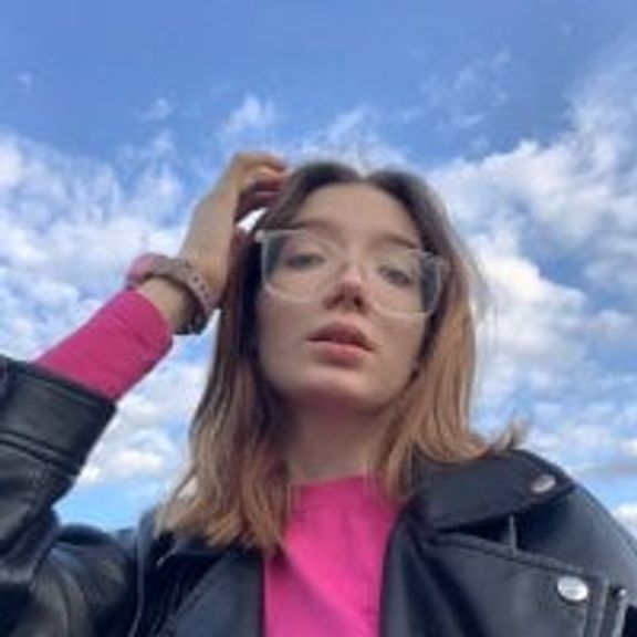 GirlGlassesOn