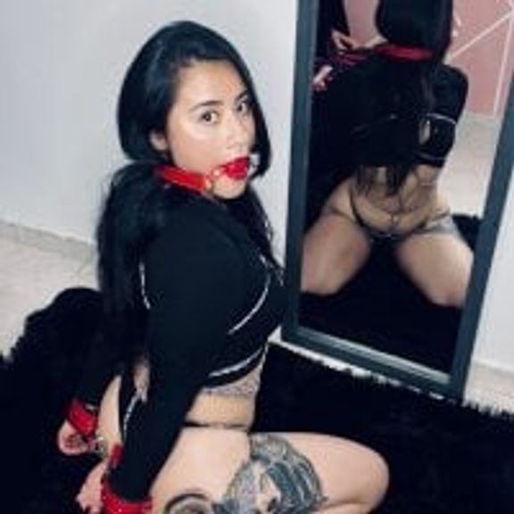 Emily_Slave28
