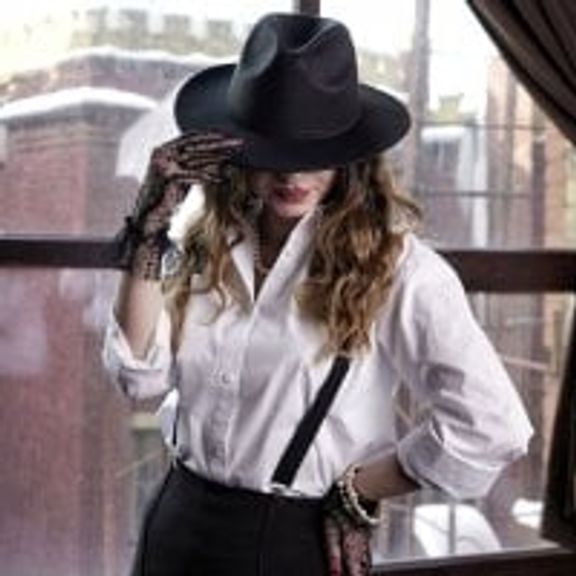 miss_hat_on_