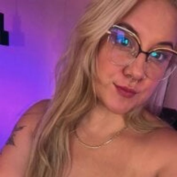 hollie_joliie