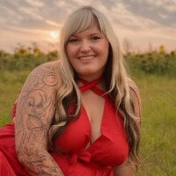 CurvyAngelina_Official