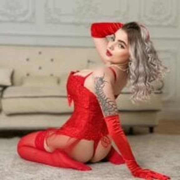 HugeBoobsAlice