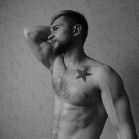 Leo_red_black