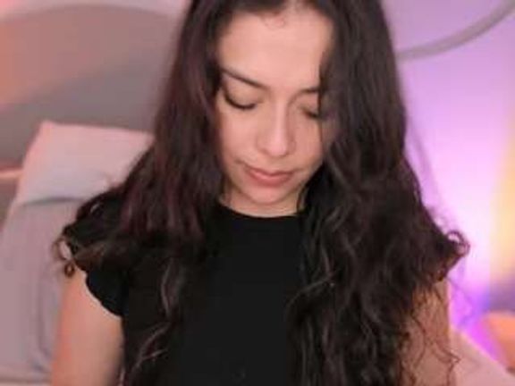 HOTTIE NICOLLE
