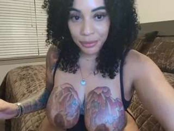 Christina Luvv