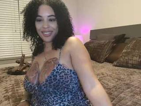 Christina Luvv
