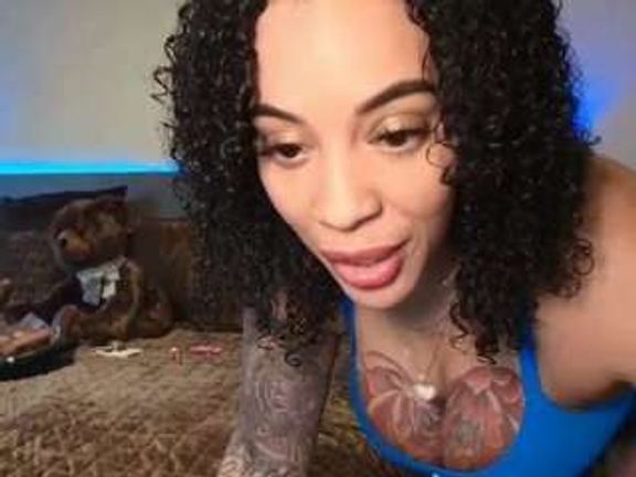 Christina Luvv