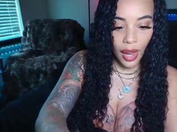 Christina Luvv