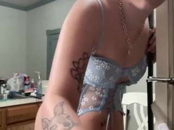 EllieEcstasy