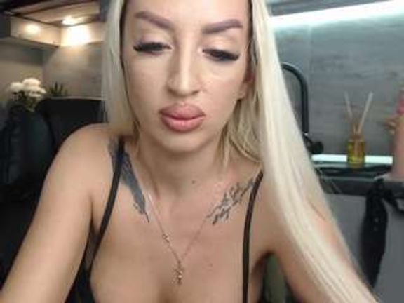 selenaqueenn