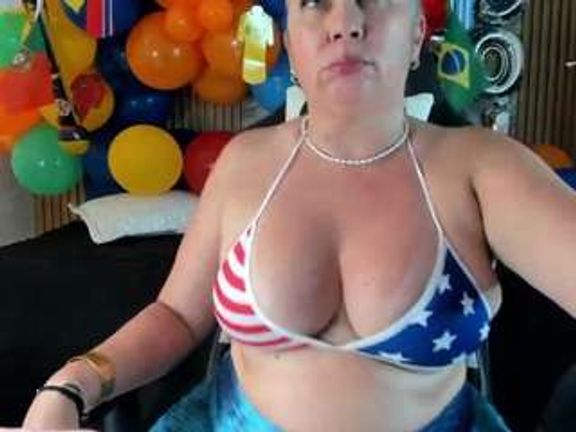 Danna38topless