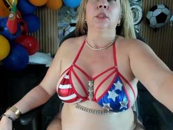 Danna38topless