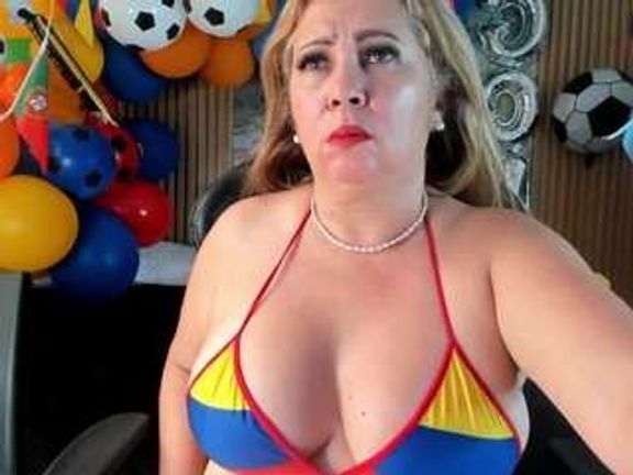 Danna38topless