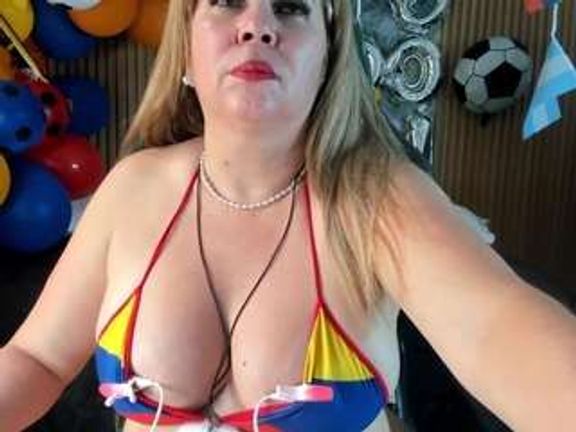 Danna38topless