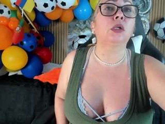 Danna38topless