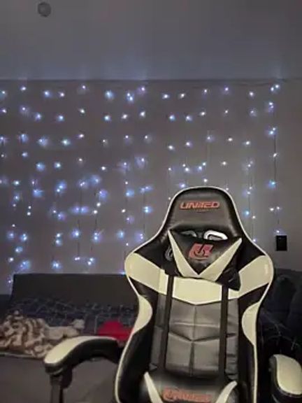 alicebedroom