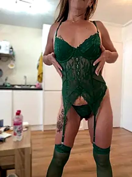 Sophia-Squirts-UK