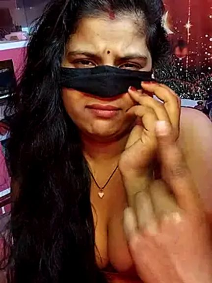 Hot_desicouple69