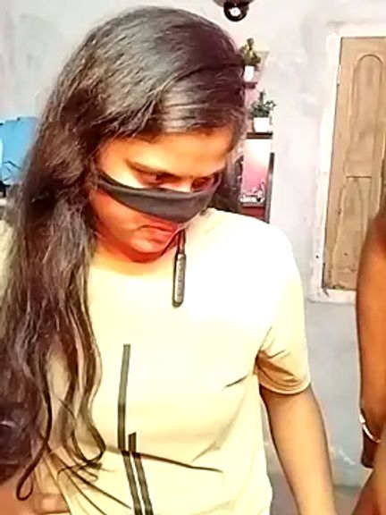 Hot_desicouple69