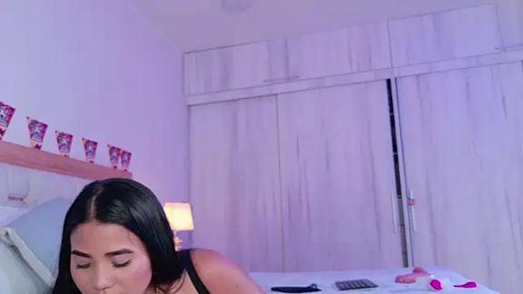 mia_hank