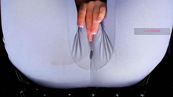 Cameltoe_squirt_inPants