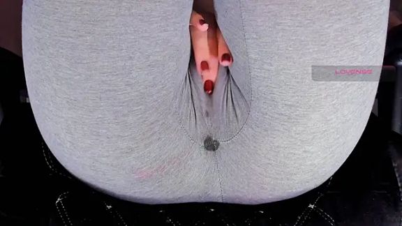 Cameltoe_squirt_inPants