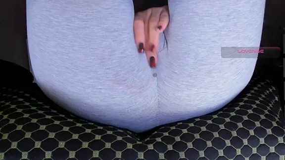 Cameltoe_squirt_inPants