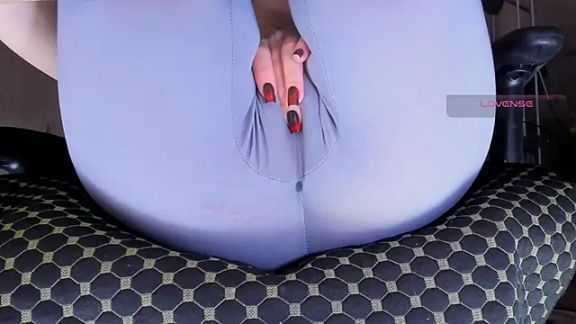 Cameltoe_squirt_inPants