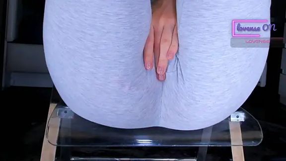 Cameltoe_squirt_inPants