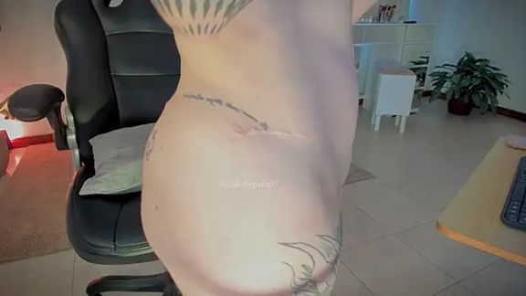 Ally_Snow