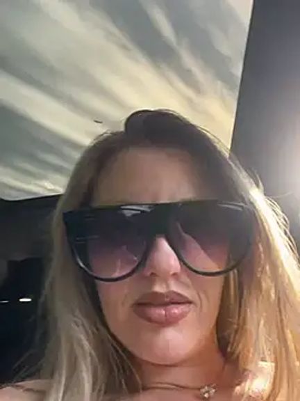Megan_off