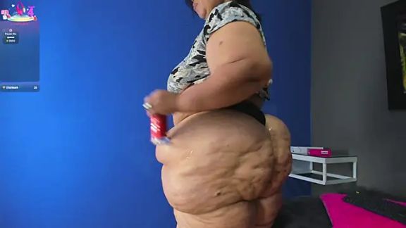 Charlotte_curvy_