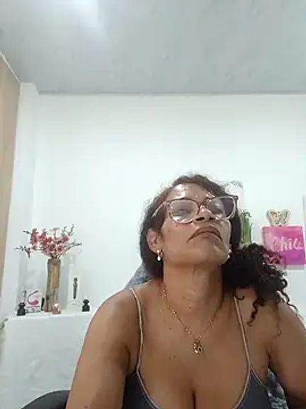BustyMilf_